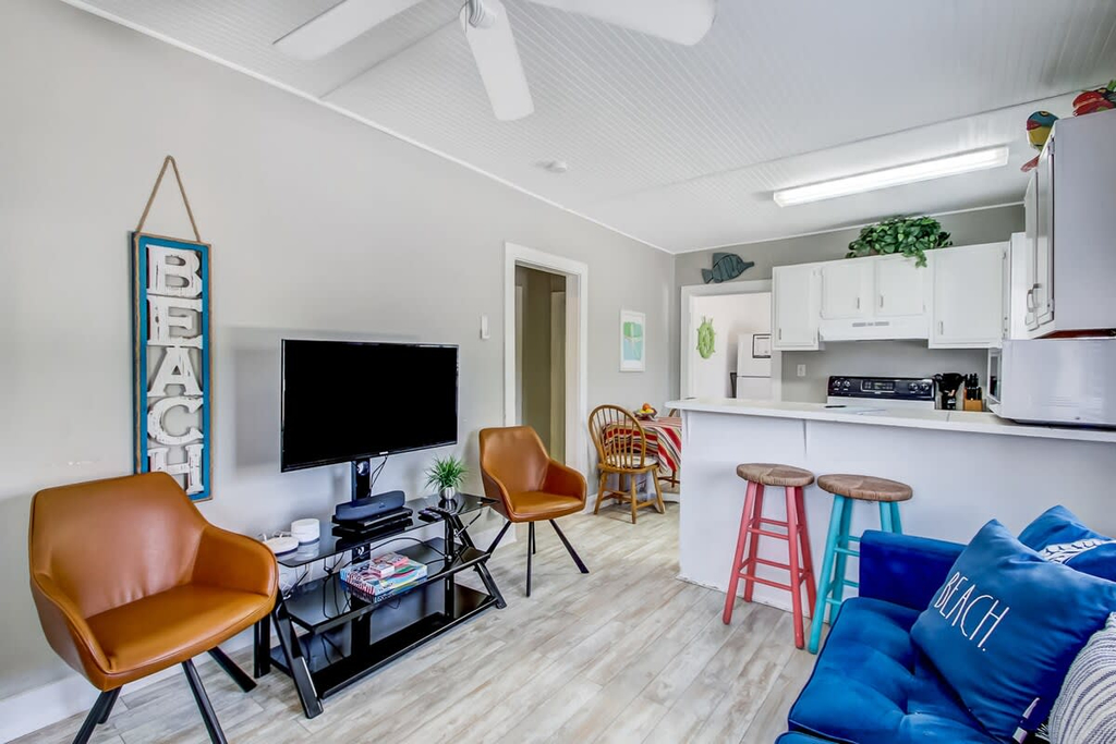 Beach Vacation! Walk to Dining&Shopping-3 Units