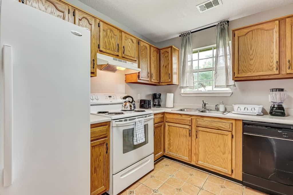 Pet-Friendly Stay with Patio & BBQ Near Historic Downtown