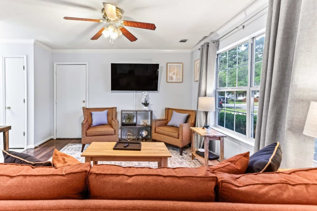 20 Mins from the Airport- Sunny Soling Hideaway