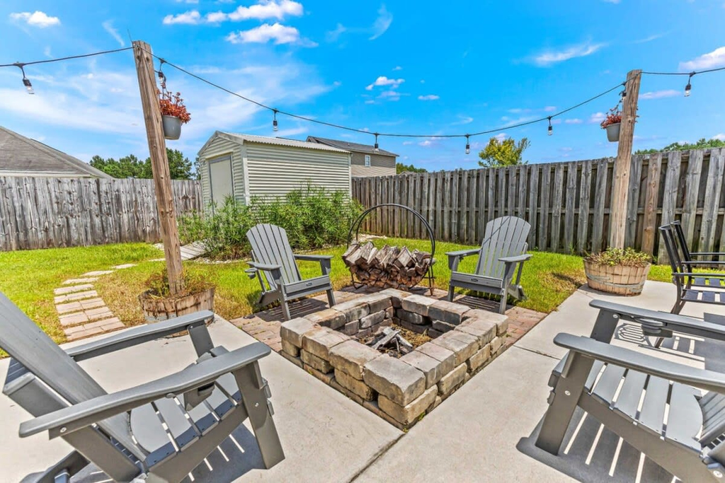 Screened Porch, Firepit, Patio! Peaceful in Pooler