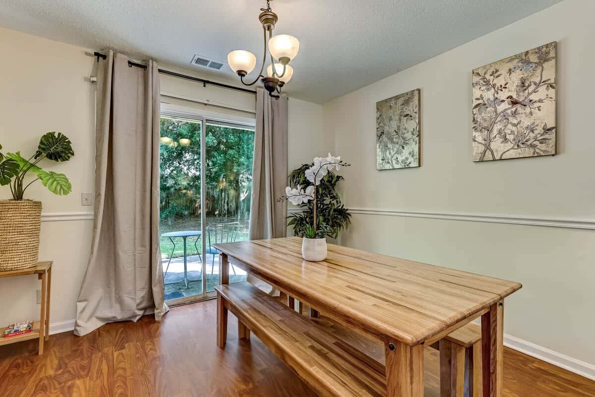 Fenced Yard w/ Pool! Laurelwood Lodging