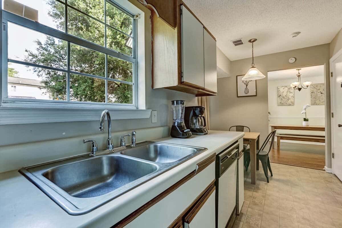 Fenced Yard w/ Pool! Laurelwood Lodging