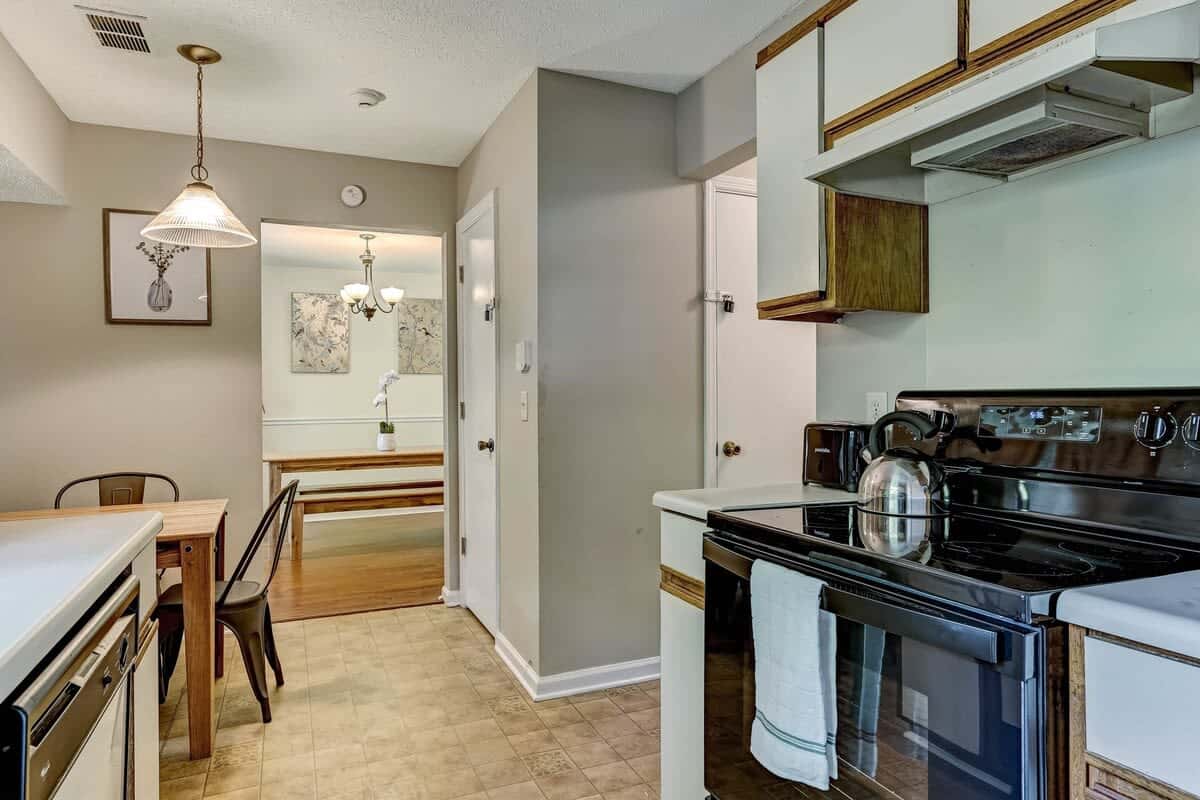 Fenced Yard w/ Pool! Laurelwood Lodging