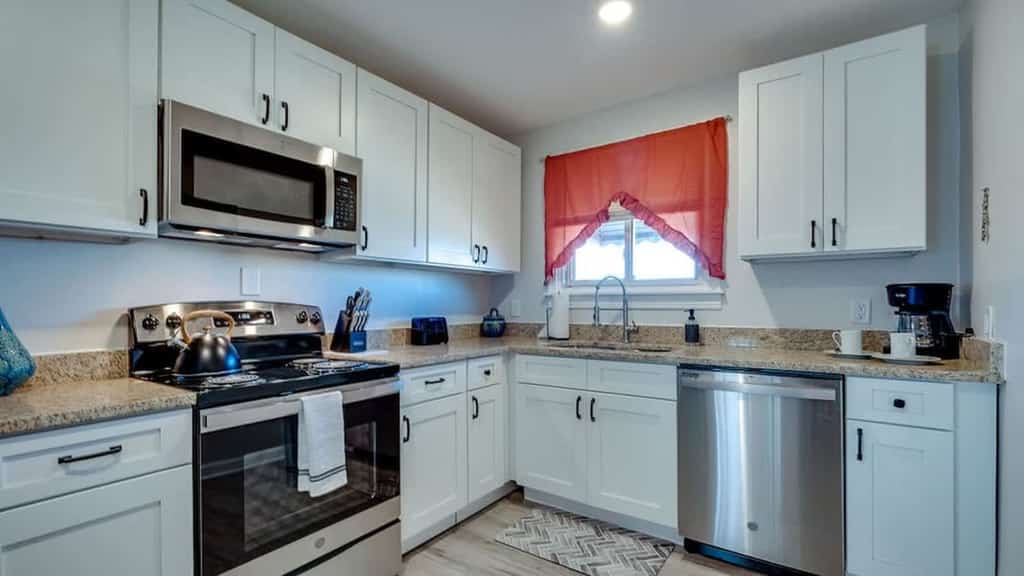 Near Downtown, River, & Airport! Garden City Bliss