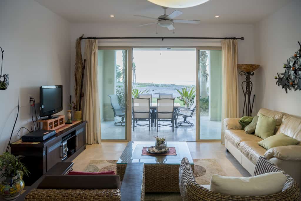 Beautiful condo ocean view at Paraíso del Mar!