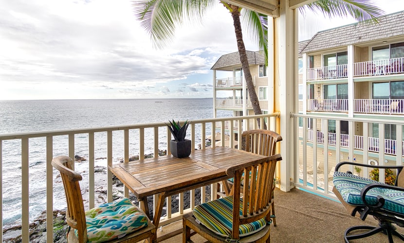 True Kona Retreat Condo๐โโ๏ธ Bedroom and Living Room Faces The Sea! ๐ Hale Kona Kai 305