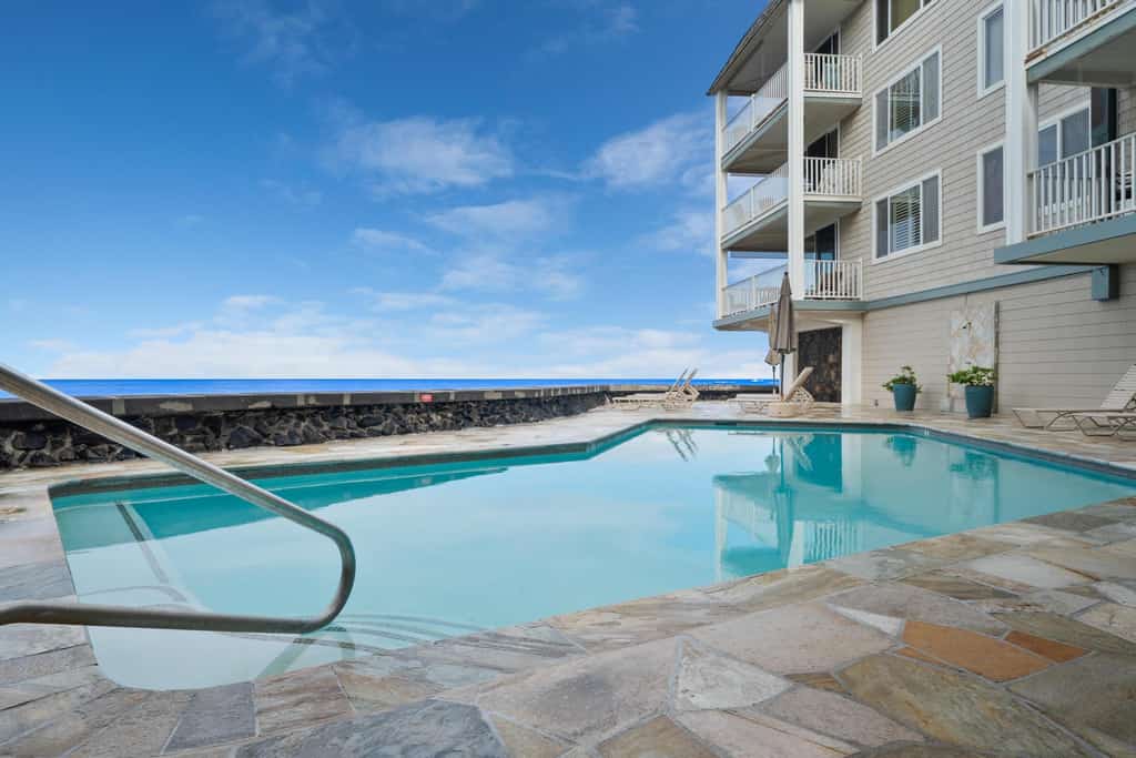 Ocean & Lagoon View Kona Condo 🏝️ Walking Distance to Beach and Town! 👣 - Hale Kona Kai 309