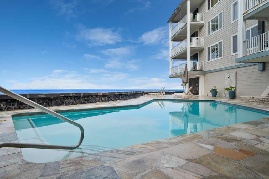 Wonderful Oceanfront Condo 🌊 Spectacular Views From The Lanai! 🏄‍♀️ Hale Kona Kai 408