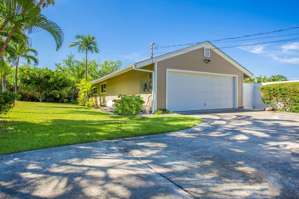 Hale Naniloa - White Sands Beach Home