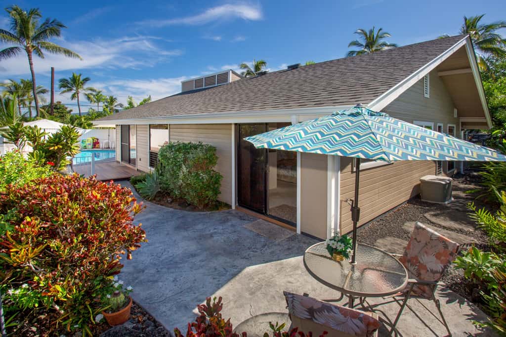 Hale Naniloa - White Sands Beach Home
