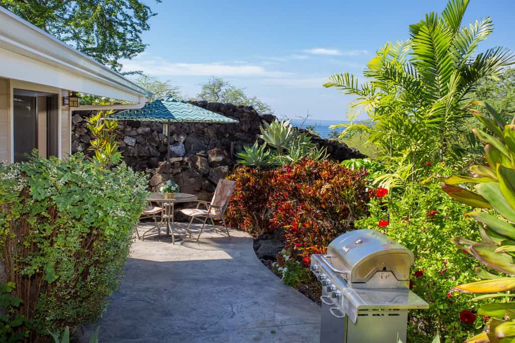 Hale Naniloa - White Sands Beach Home