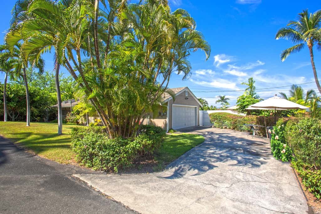 Hale Naniloa - White Sands Beach Home