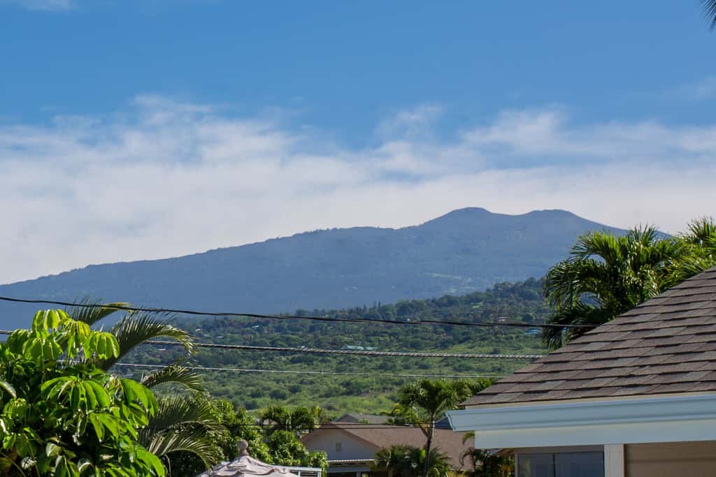 Hale Naniloa - White Sands Beach Home