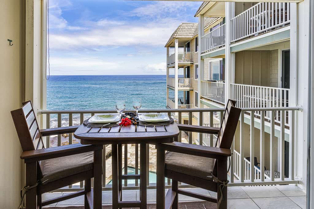 True Oceanfront in Kona 🌊 In Town & by Beach 🐬 Quiet Location 👣 Hale Kona Kai 307