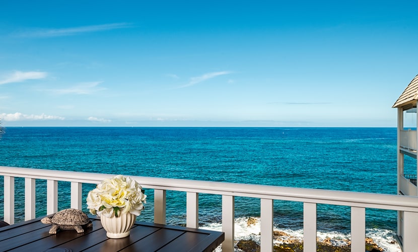 Beautiful Renovated Oceanfront Condo π¬ Incredible Views From The Lanai! π
Hale Kona Kai 407