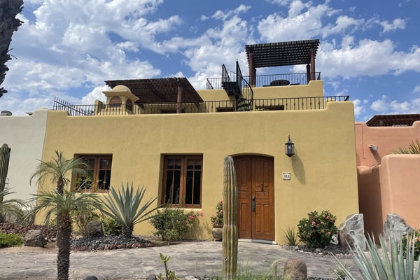 Casa Juanchi Mountain views and just steps from restaurants, pool, and the beach of Loreto Bay