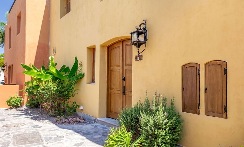BeautifulHome, in front of the community pool By Casago