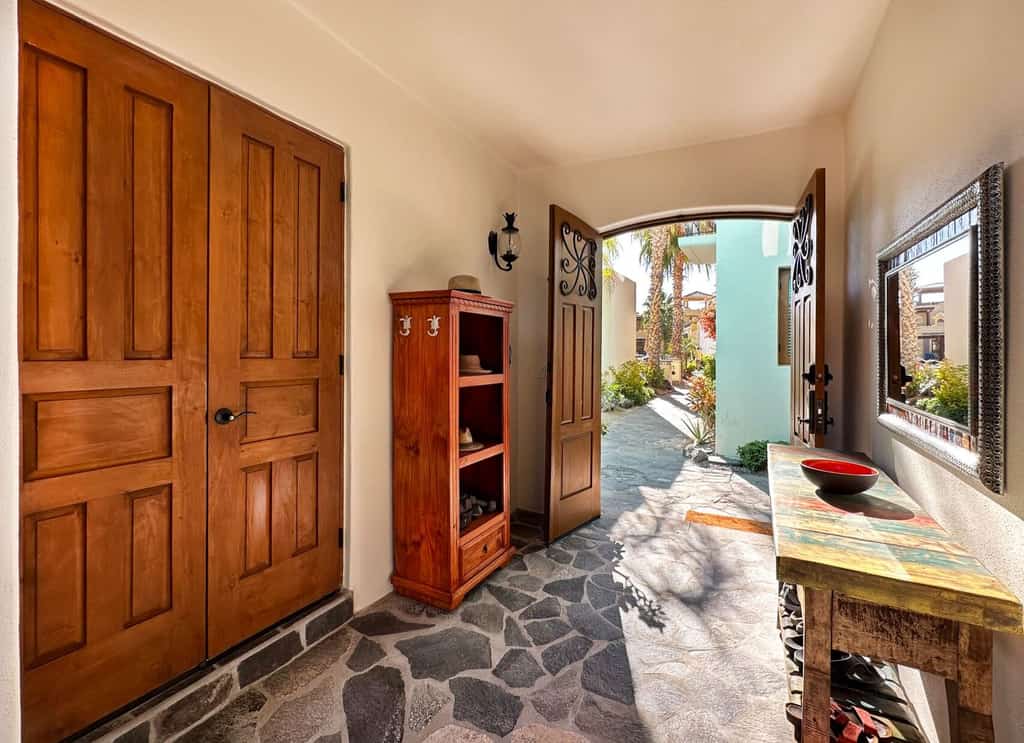 Renovated home close to the beach and LAP pool | Bikes | BBQ