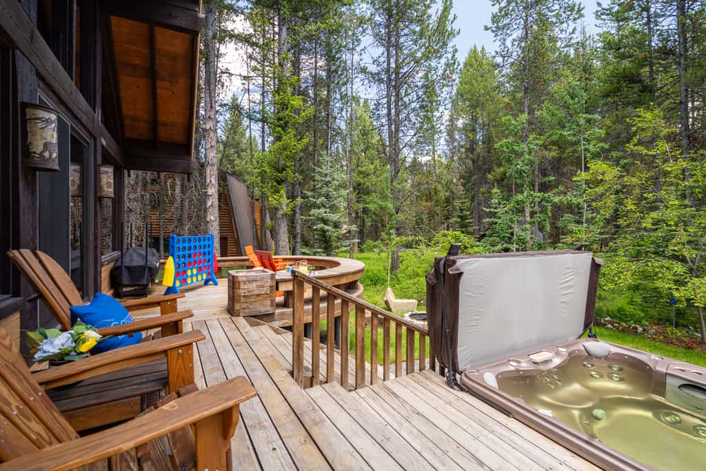 Chandler's Lodge | Private Dock, Hot Tub, Sauna, Fire Pit + 30 Min to Yellowstone