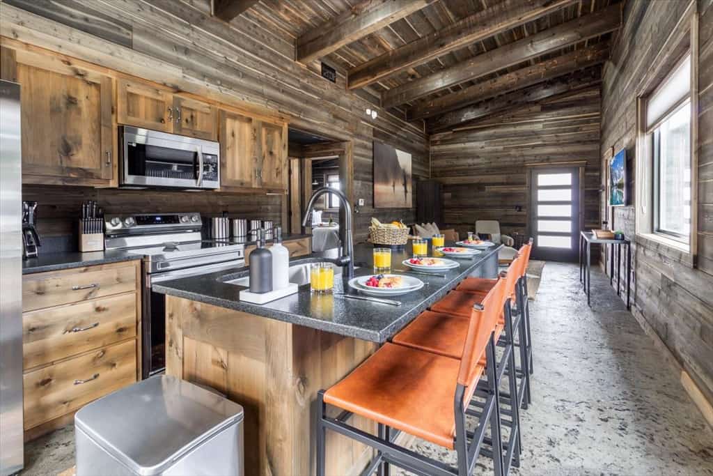 Pet Friendly Home!- Mayfly Meadow | Cozy Cabin | World-Class Fishing | Fire Pit | BBQ