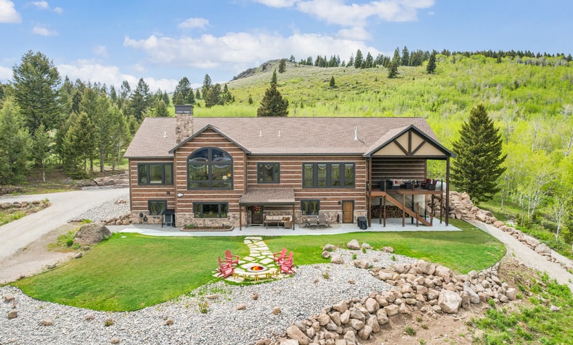 Trumpeter Swan,4Br/3 1/2Ba,BBQ,Firepit,Best views in island park,Lakeview,20m 2 YNP,Secluded,Deck