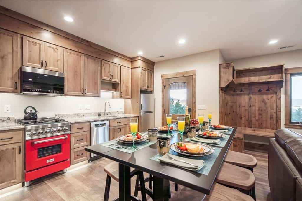 Trumpeter Swan Terrace-3 BR/2BA-BBQ-Firepit-Lakeview-20m 2 YNP-Great Views-Secluded-Bunk Beds