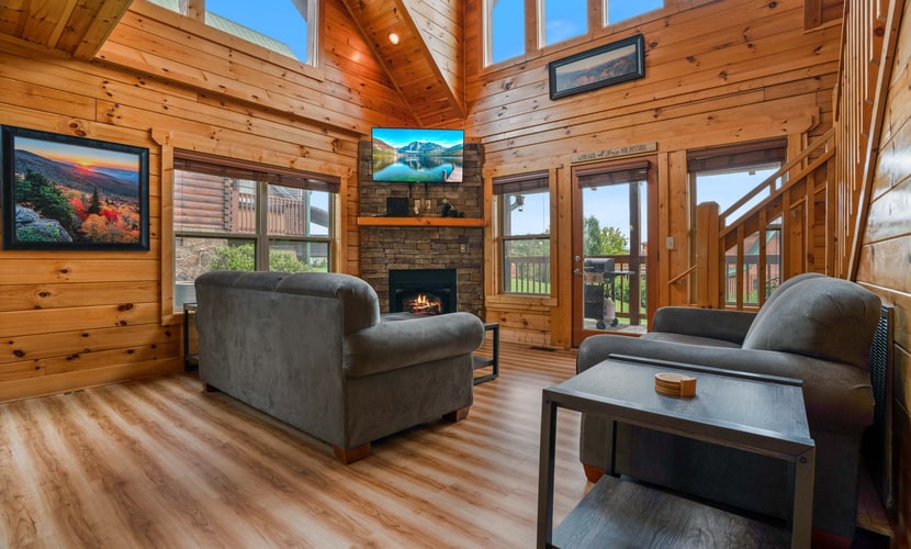 ๐๏ธ ๐ฅ๐ผ๐ฏ๐ถ๐ป'๐ ๐ก๐ฒ๐๐
Handicap accessible 2BR cabin just 3 miles from Pigeon Forge! Enjoy The Island (1.7 mi), scenic mountain views, cozy fireplace, pool table, private decks, Jacuzzi tub, and community pool. Fully stocked kitchen and WiFi make it perfect for families or couples seeking fun and relaxation in the Smokies. Easy access, no 4WD needed. Your perfect Smoky Mountain getaway awaits!