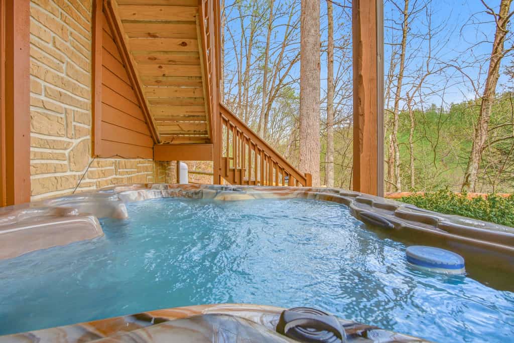 Cozy mountain cabin with stunning views, hot tub, game room & community pool