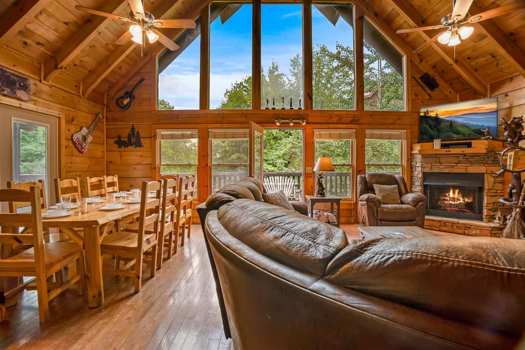 Cabin W Hot Tub・Game Room・Grill・Picnic Area・Views