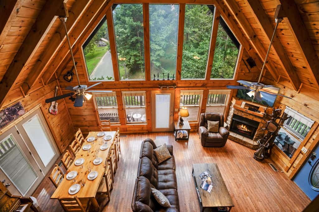 Welcome to our 5-bedroom, 3-bath cabin in Alpine Mountain Village, made for up to 14 guests.

・Private hot tub gazebo for forest-soak relaxation
・Pool table, arcade fun, and theater area for game nights
・Stone gas fireplace, piano, and roomy gathering spaces
・Dollywood, The Island, and Tanger Outlets are minutes away

Settle in for mountain time and book the stay that mixes cabin comfort with easy access to the Smokies.
