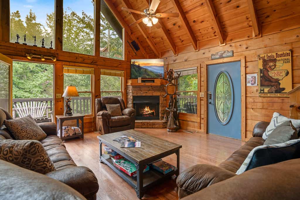 Welcome to our 5-bedroom, 3-bath cabin in Alpine Mountain Village, made for up to 14 guests.

・Private hot tub gazebo for forest-soak relaxation
・Pool table, arcade fun, and theater area for game nights
・Stone gas fireplace, piano, and roomy gathering spaces
・Dollywood, The Island, and Tanger Outlets are minutes away

Settle in for mountain time and book the stay that mixes cabin comfort with easy access to the Smokies.