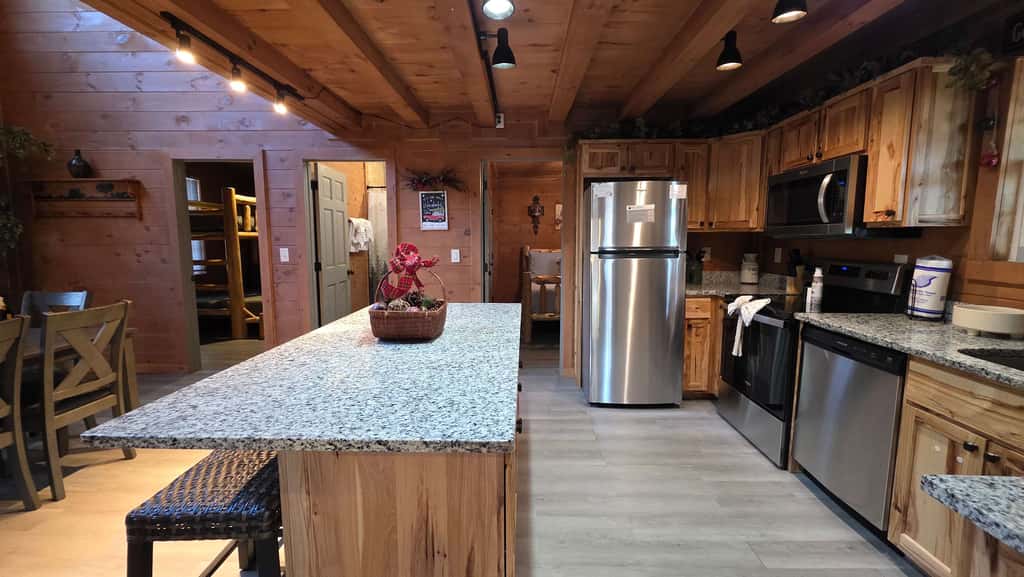 Serene Cabin Retreat・Hot Tub・Games・Grill・Firepit