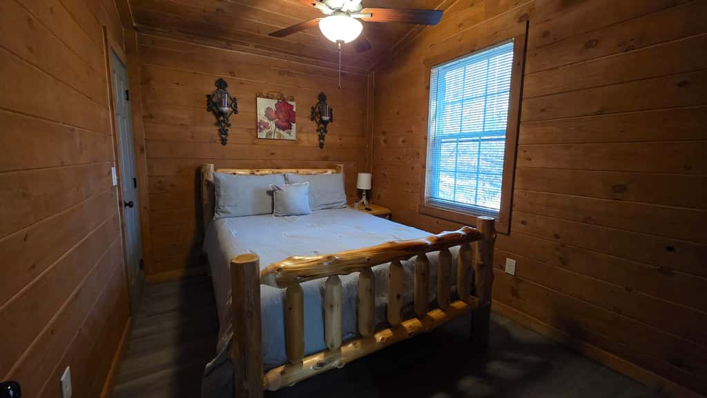 Serene Cabin Retreat・Hot Tub・Games・Grill・Firepit
