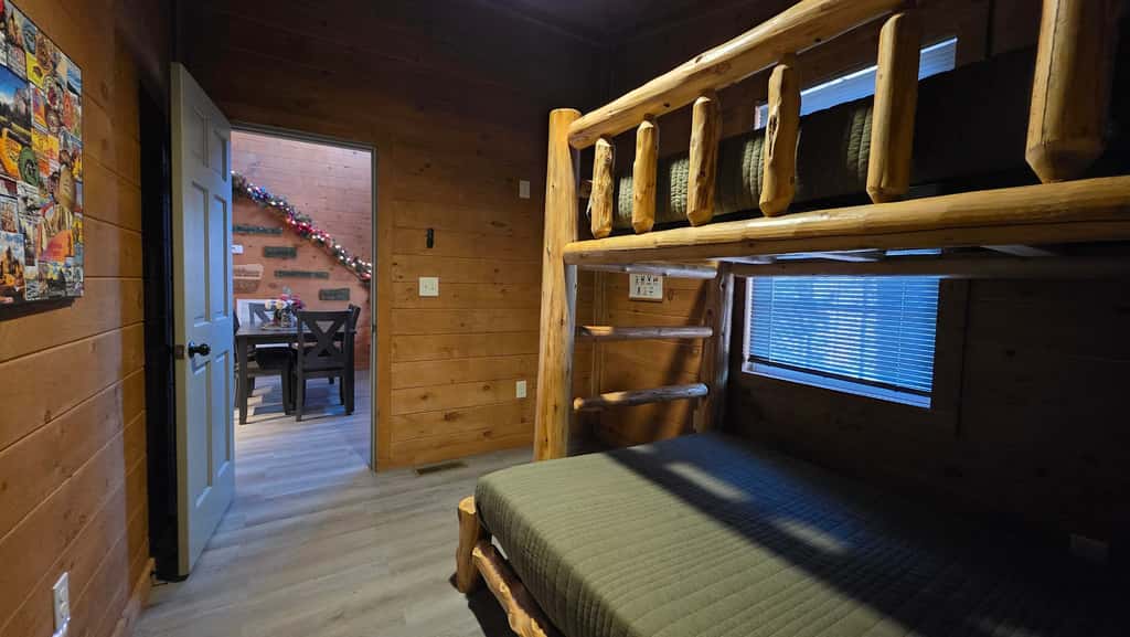 Serene Cabin Retreat・Hot Tub・Games・Grill・Firepit