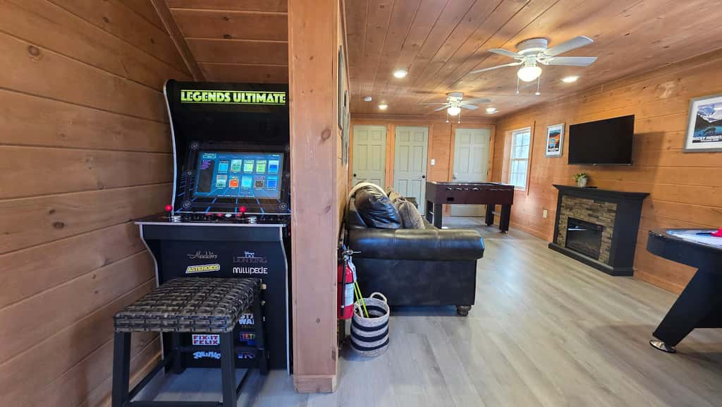 Serene Cabin Retreat・Hot Tub・Games・Grill・Firepit