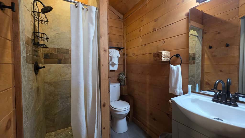 Serene Cabin Retreat・Hot Tub・Games・Grill・Firepit