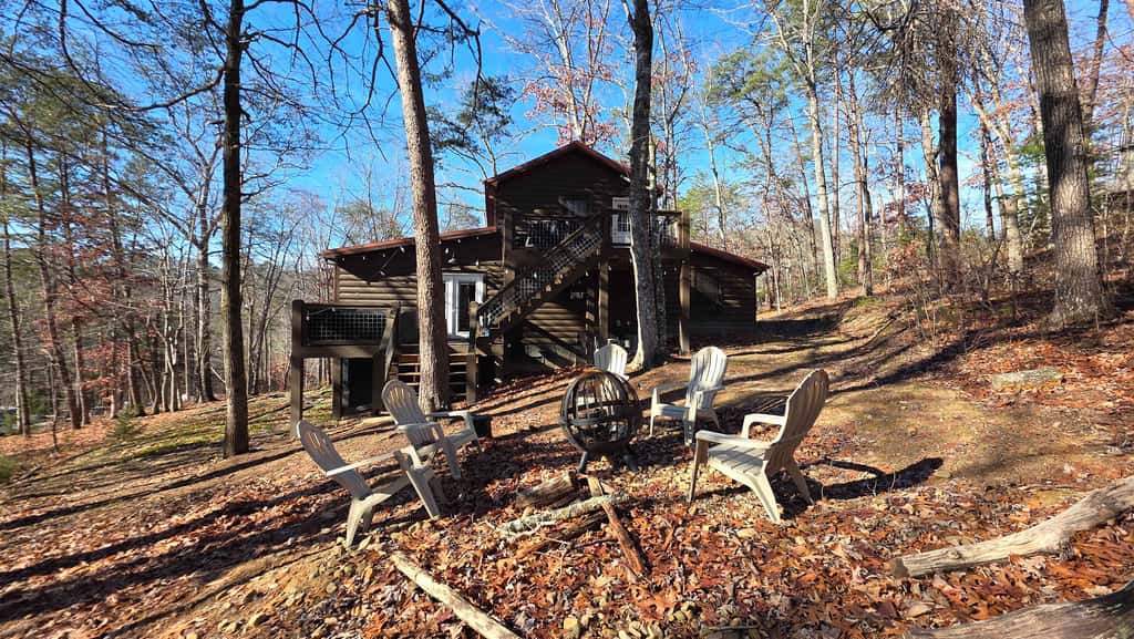 Serene Cabin Retreat・Hot Tub・Games・Grill・Firepit