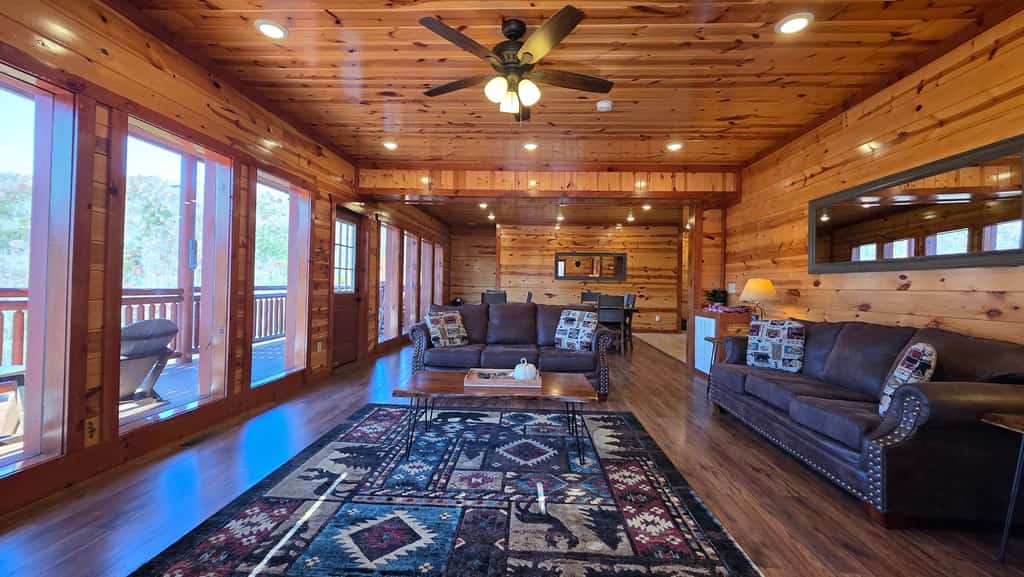 🏞️ Royal 𝗗𝗿𝗲𝗮𝗺𝘀
Escape to these luxury Gatlinburg cabins featuring a private indoor pool, hot tub, theater room, and game room for up to 24. Enjoy stunning Smoky Mountain views, spacious decks, fast WiFi, and easy access to Dollywood, hiking trails, downtown Gatlinburg, and Pigeon Forge attractions. Perfect for families and groups seeking a relaxing, high-end mountain getaway.