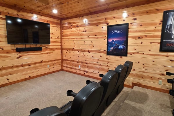 ๐๏ธ Royal ๐๐ฟ๐ฒ๐ฎ๐บ๐
Escape to these luxury Gatlinburg cabins featuring a private indoor pool, hot tub, theater room, and game room for up to 24. Enjoy stunning Smoky Mountain views, spacious decks, fast WiFi, and easy access to Dollywood, hiking trails, downtown Gatlinburg, and Pigeon Forge attractions. Perfect for families and groups seeking a relaxing, high-end mountain getaway.