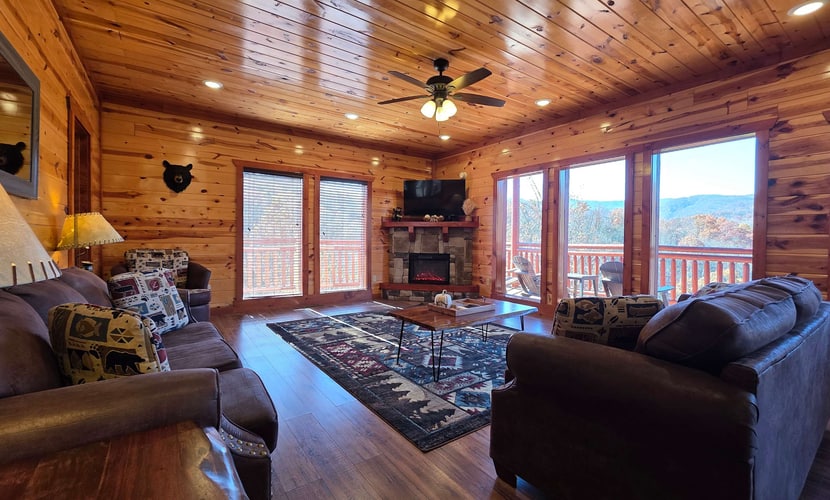 ๐๏ธ Royal ๐๐ฟ๐ฒ๐ฎ๐บ๐
Escape to these luxury Gatlinburg cabins featuring a private indoor pool, hot tub, theater room, and game room for up to 24. Enjoy stunning Smoky Mountain views, spacious decks, fast WiFi, and easy access to Dollywood, hiking trails, downtown Gatlinburg, and Pigeon Forge attractions. Perfect for families and groups seeking a relaxing, high-end mountain getaway.