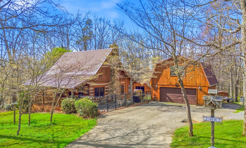 🐻 Welcome to Bear Paw Cove – A True Smoky Mountain Log Cabin Retreat
Experience the best of mountain living at Bear Paw Cove, a charming true log cabin nestled in the heart of Wears Valley 🌄. Perfectly positioned for convenience and adventure, you’ll enjoy easy access to Pigeon Forge, Gatlinburg, and the breathtaking beauty of Great Smoky Mountains National Park 🌲.
From the moment you arrive, you’ll feel the warmth and rustic charm that make this cabin a true Smoky Mountain escape.
🛏️ Comfortable & Spacious Sleeping
The thoughtfully designed floor plan offers space for everyone to relax:
• Two main-level bedrooms, including a spacious primary suite with a King bed 👑
• Spa-style primary bathroom featuring a walk-in shower, rain head 🚿, and soothing body jets
• An open loft with additional sleeping space and a private full bath — perfect for guests who appreciate a little extra privacy
🛋️ Cozy Mountain Living
The main living area welcomes you with warm wood interiors, vaulted ceilings, and a stunning stone fireplace 🔥ideal for cozy evenings after a day of adventure.
The fully equipped kitchen 🍳 flows seamlessly into the dining area, making mealtime easy and enjoyable. An oversized laundry room with a folding station 🧺 adds everyday convenience, especially for extended stays.
Start your mornings in the bright sunroom ☀️ with a peaceful cup of coffee, or head to the game room 🎱 for indoor fun the whole family will love.
🌲 Outdoor Relaxation
Step outside to your private deck and soak in the hot tub ♨️ while enjoying the fresh mountain air. The fenced backyard offers added privacy, and the fire pit 🔥 is perfect for gathering under the stars and sharing stories after sunset ✨.
Whether you’re planning a family getaway, couples retreat, or Smoky Mountain adventure, Bear Paw Cove offers the perfect blend of rustic charm, modern comfort, and unbeatable location. 🏔️
