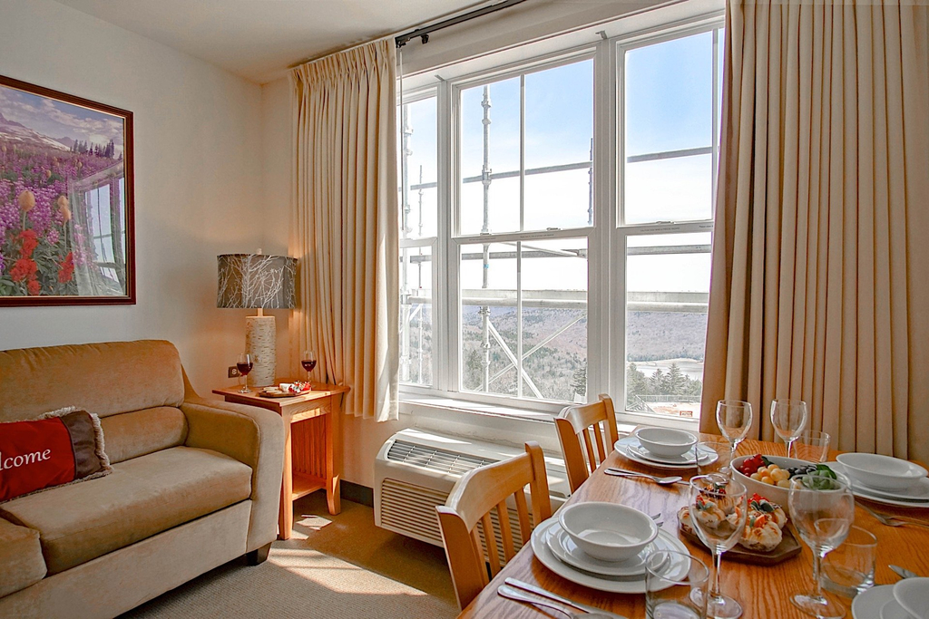 1 Br Junior Studio: Expedition Station 306