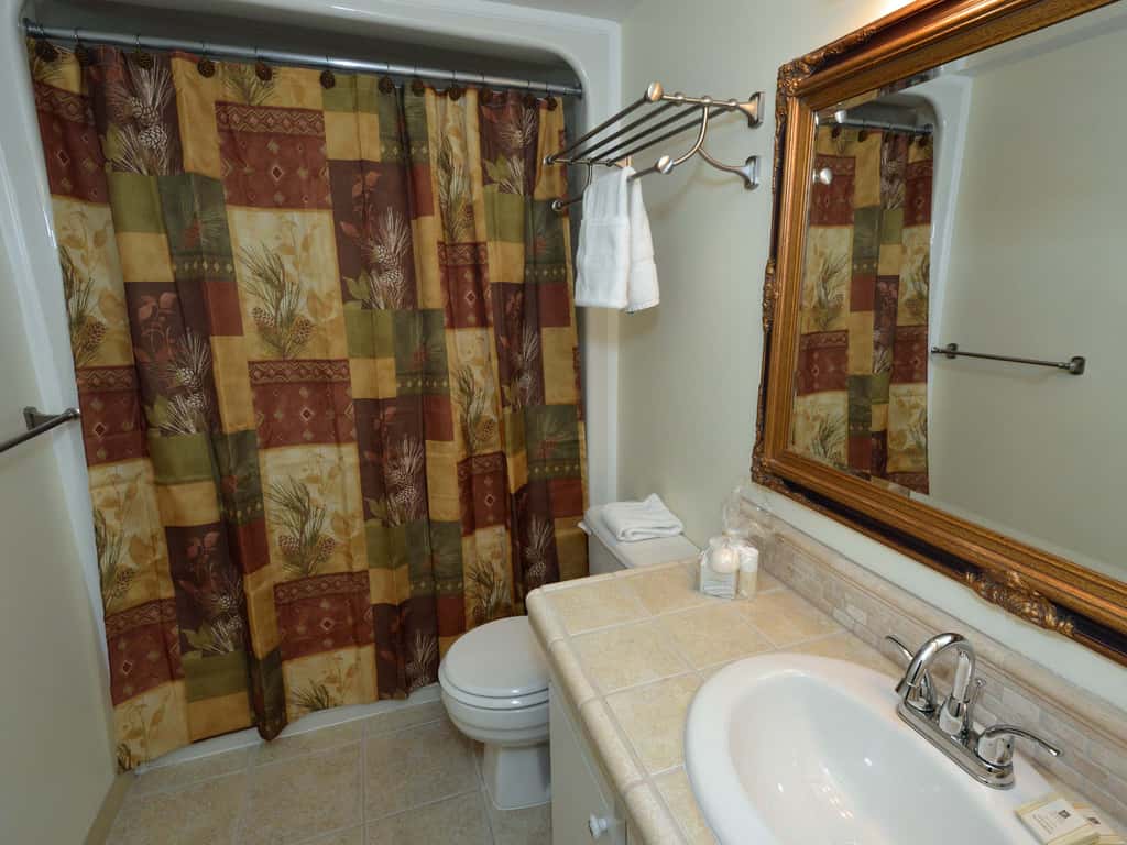 2 Br: Silver Creek 1215