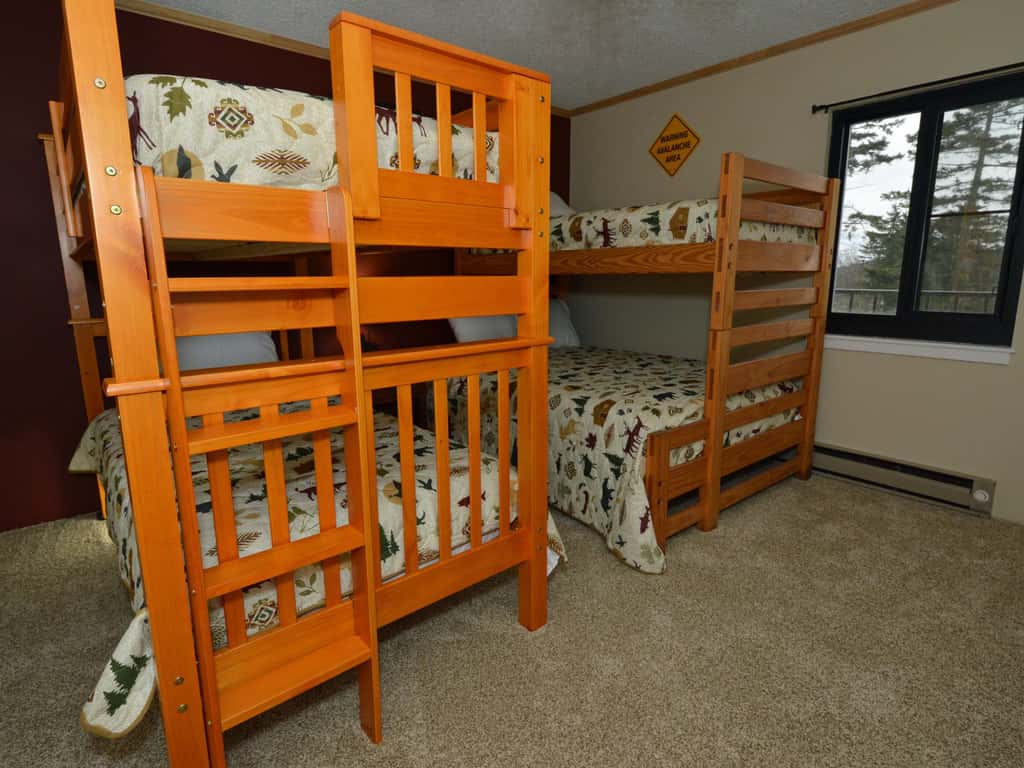 2 Br: Silver Creek 1215
