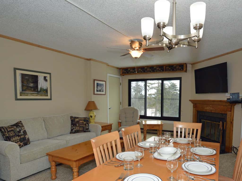 2 Br: Silver Creek 1215