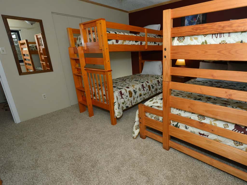 2 Br: Silver Creek 1215