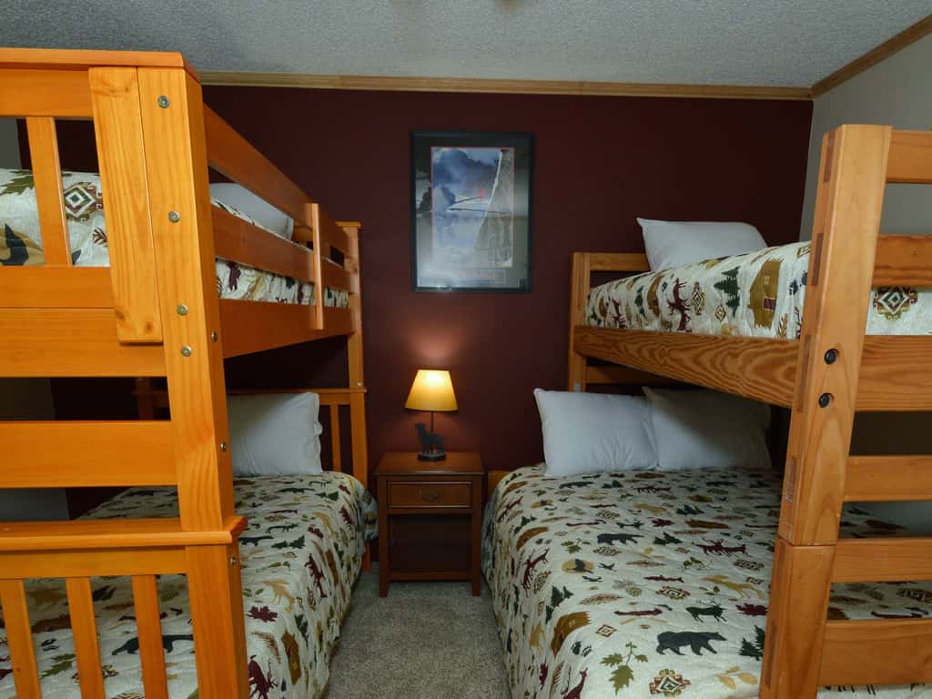 2 Br: Silver Creek 1215