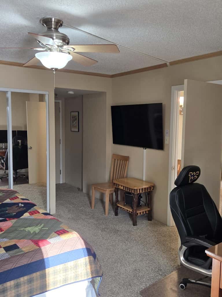 2 Br: Silver Creek 1215