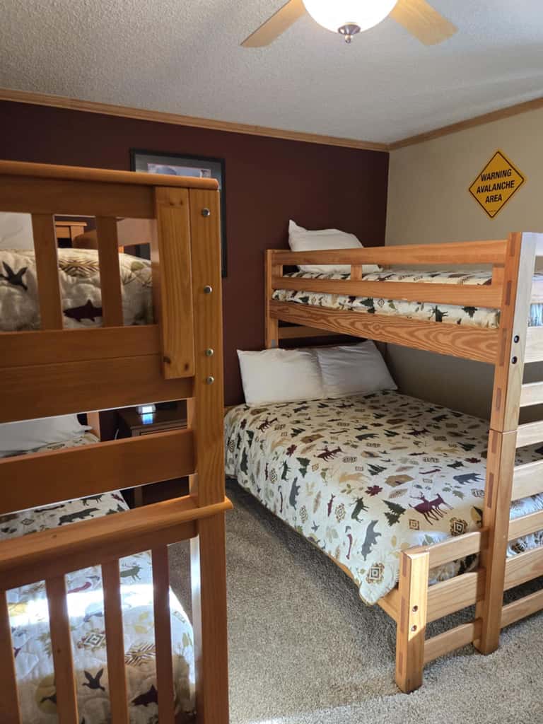 2 Br: Silver Creek 1215