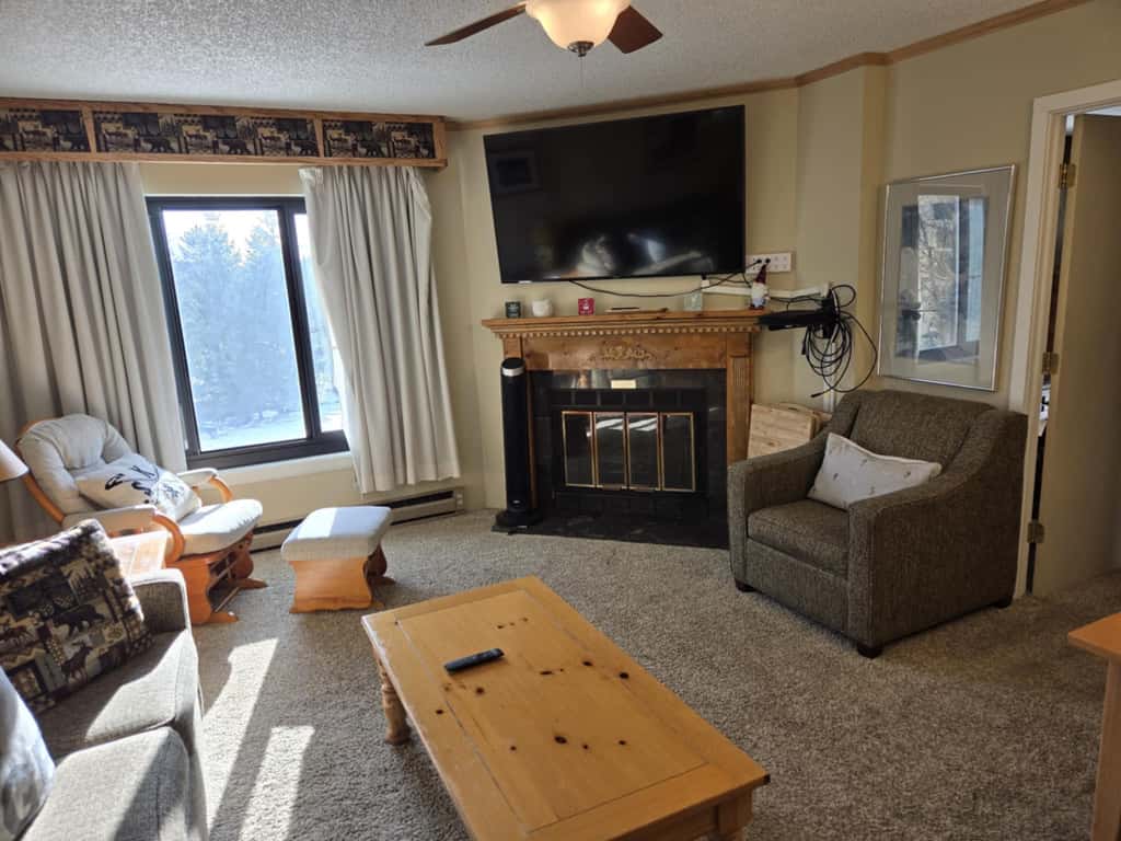 2 Br: Silver Creek 1215